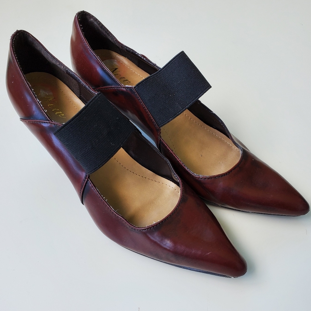 Dancing shoes with felt pads on bottom soles